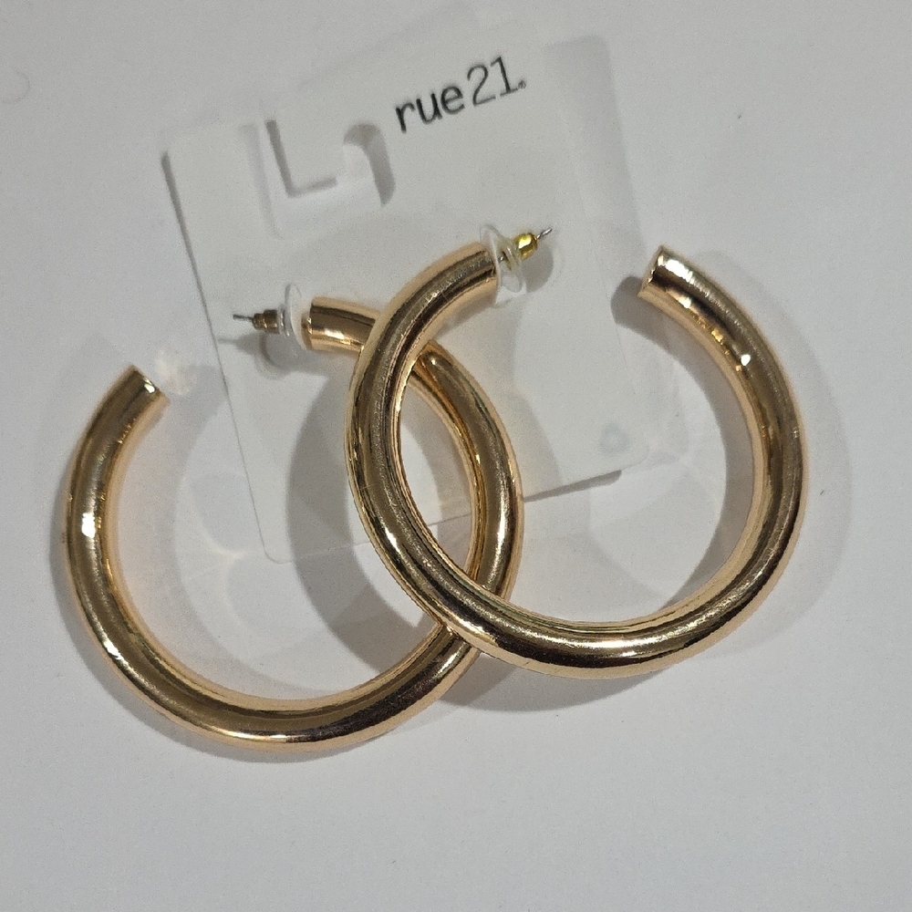 Rue21 Gold 2.5" Big Hoop Earrings – Classic Women’s Fashion Jewelry, Lightweight - Picture 5 of 8